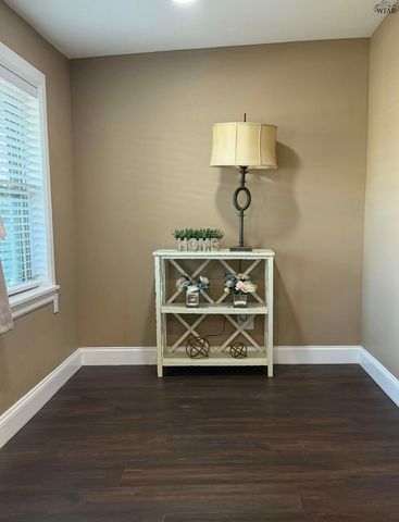 1009 W LOUISA AVENUE, Iowa Park, TX 76365