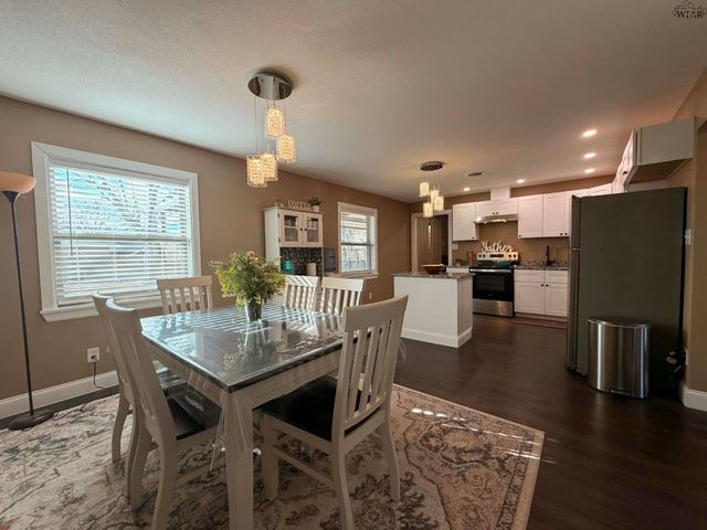 1009 W LOUISA AVENUE, Iowa Park, TX 76365