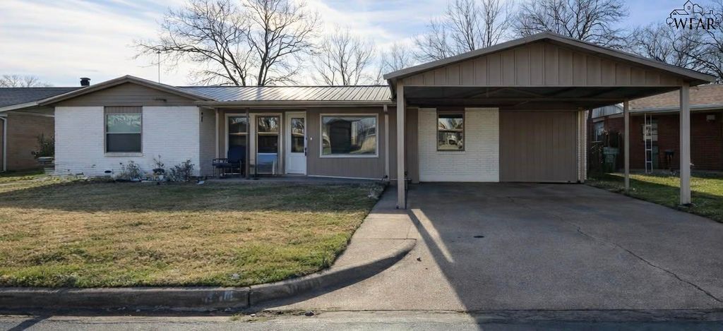 1009 W LOUISA AVENUE, Iowa Park, TX 76365