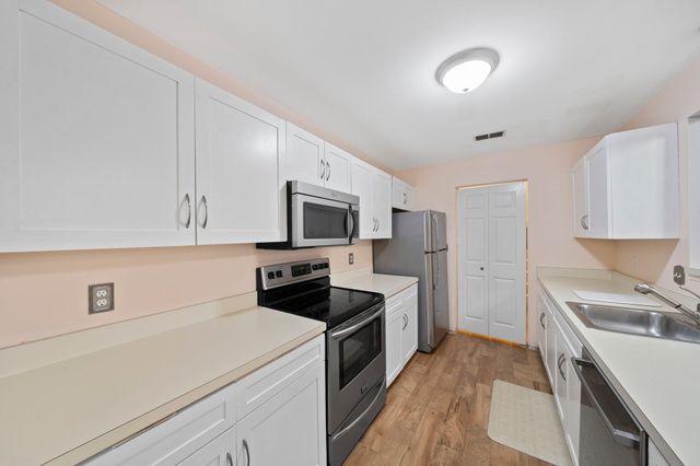 90 Sea St 120, Weymouth, MA 02191