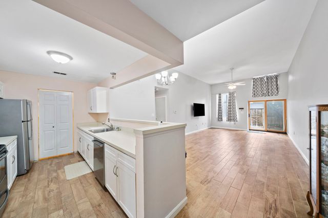 90 Sea St 120, Weymouth, MA 02191