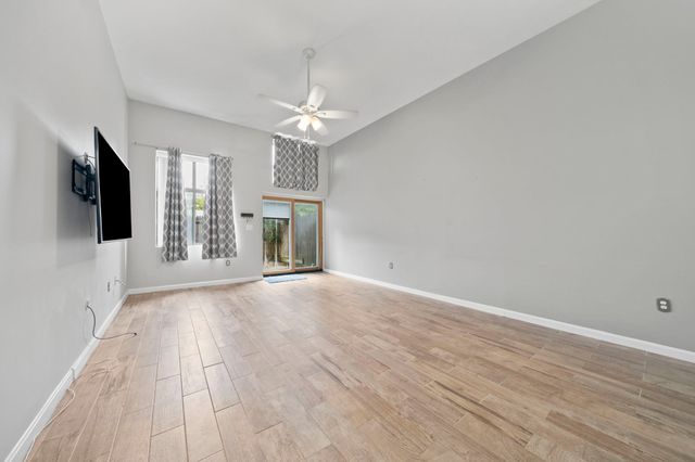 90 Sea St 120, Weymouth, MA 02191