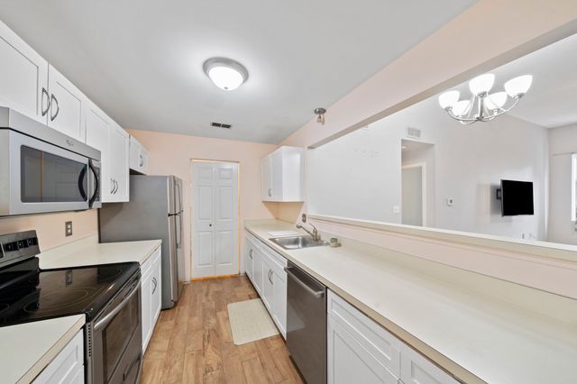 90 Sea St 120, Weymouth, MA 02191
