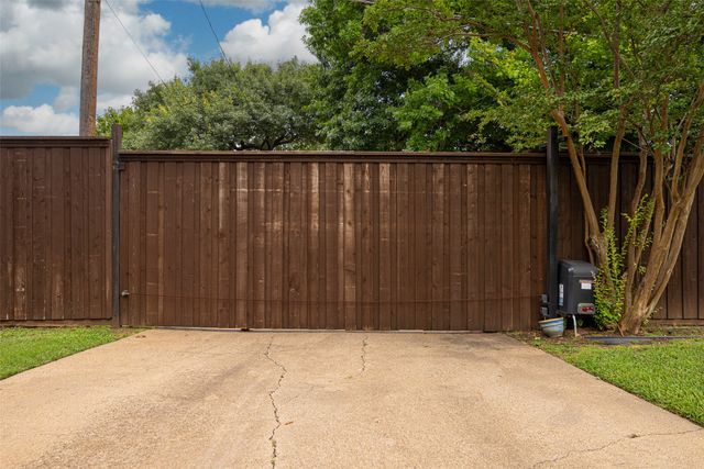 1404 Oakhill Drive, Plano, TX 75075
