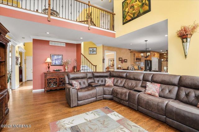 2 Red Oak Court, Monroe, NJ 08831