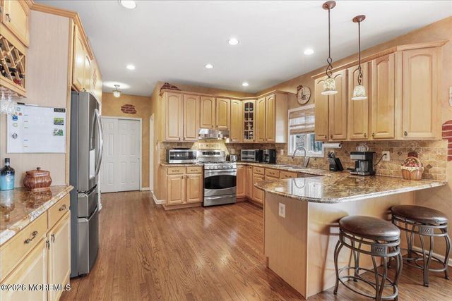 2 Red Oak Court, Monroe, NJ 08831