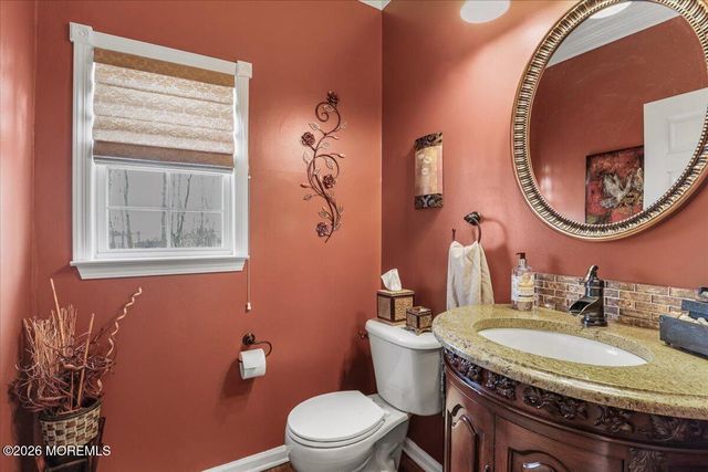 2 Red Oak Court, Monroe, NJ 08831