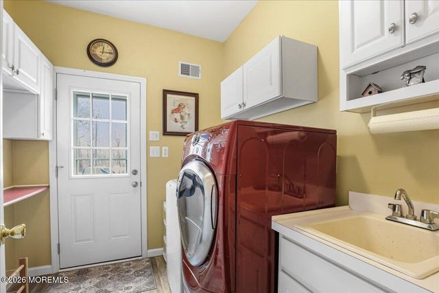 2 Red Oak Court, Monroe, NJ 08831