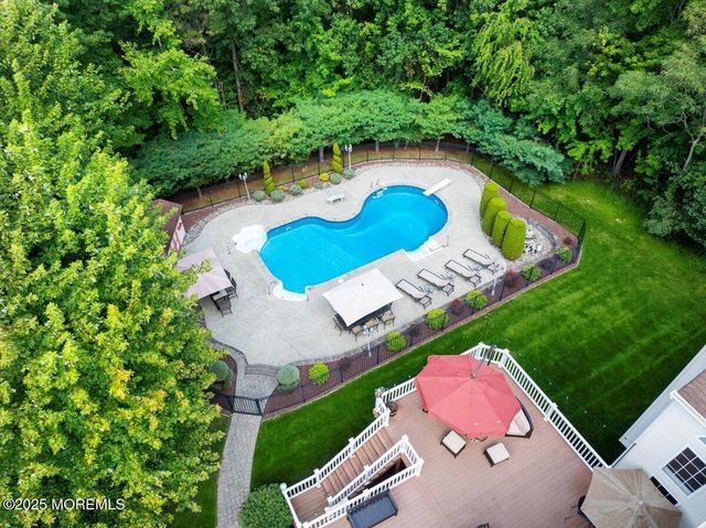 2 Red Oak Court, Monroe, NJ 08831