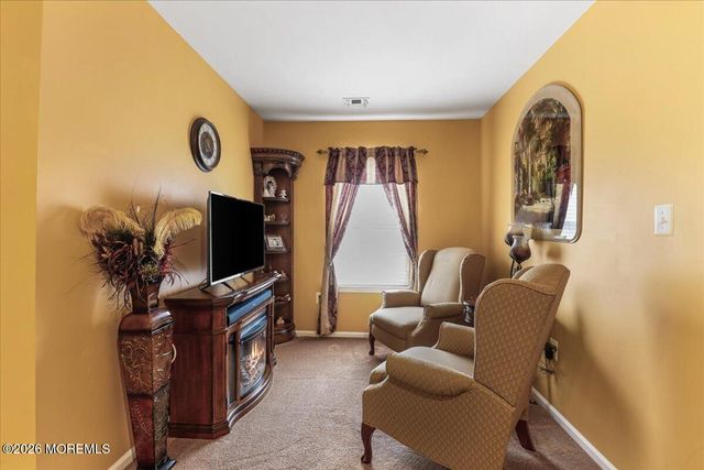 2 Red Oak Court, Monroe, NJ 08831