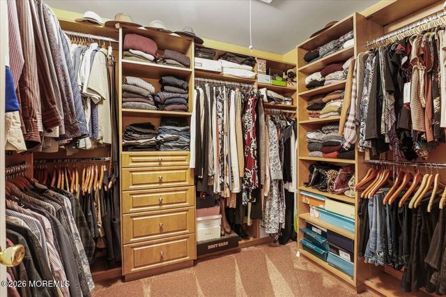 2 Red Oak Court, Monroe, NJ 08831