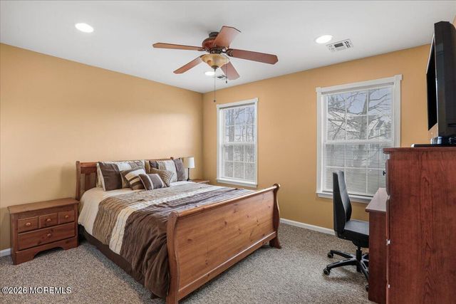 2 Red Oak Court, Monroe, NJ 08831