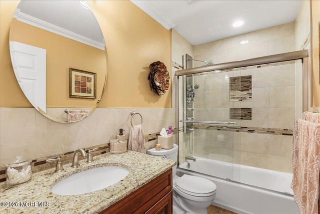 2 Red Oak Court, Monroe, NJ 08831