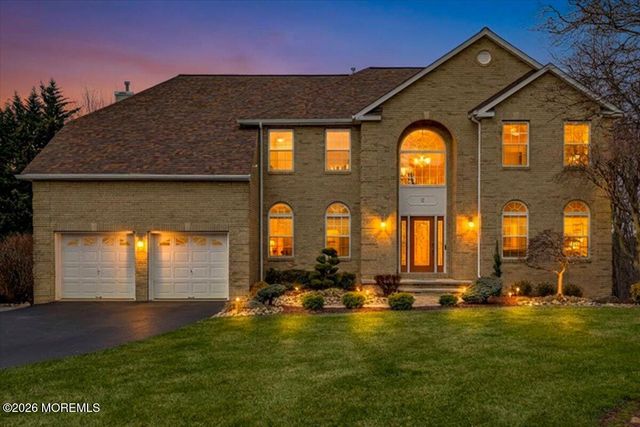 2 Red Oak Court, Monroe, NJ 08831