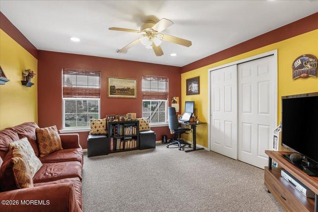 2 Red Oak Court, Monroe, NJ 08831