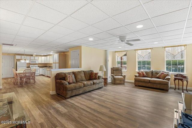 2 Red Oak Court, Monroe, NJ 08831