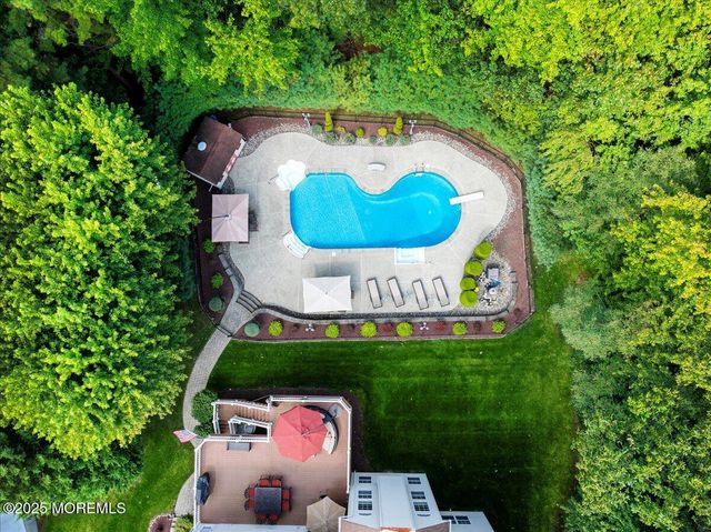 2 Red Oak Court, Monroe, NJ 08831