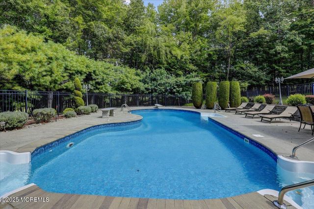 2 Red Oak Court, Monroe, NJ 08831