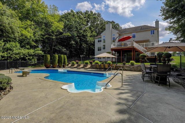 2 Red Oak Court, Monroe, NJ 08831