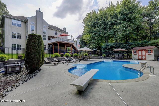 2 Red Oak Court, Monroe, NJ 08831