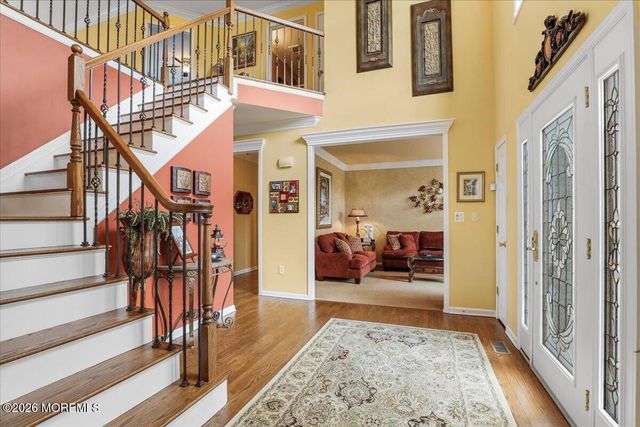 2 Red Oak Court, Monroe, NJ 08831