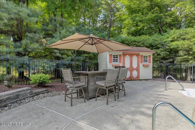 2 Red Oak Court, Monroe, NJ 08831