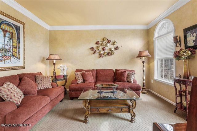 2 Red Oak Court, Monroe, NJ 08831