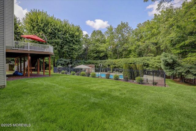 2 Red Oak Court, Monroe, NJ 08831