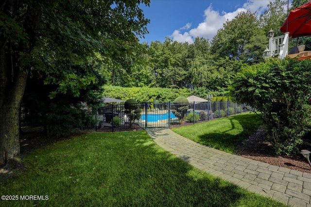 2 Red Oak Court, Monroe, NJ 08831