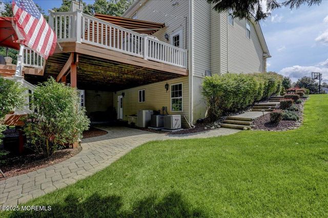 2 Red Oak Court, Monroe, NJ 08831