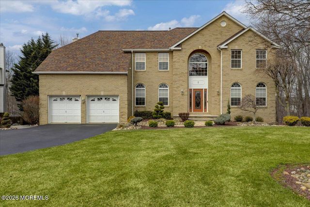 2 Red Oak Court, Monroe, NJ 08831