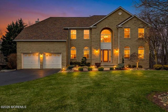 2 Red Oak Court, Monroe, NJ 08831