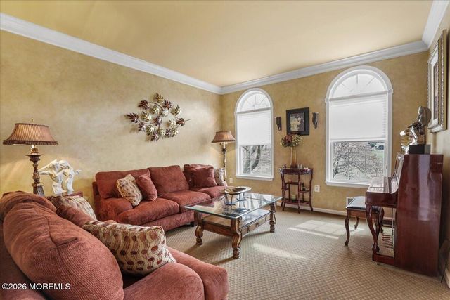 2 Red Oak Court, Monroe, NJ 08831