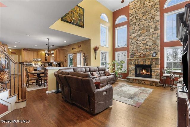 2 Red Oak Court, Monroe, NJ 08831