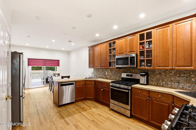 27 Windermere Street, Lakewood, NJ 08701