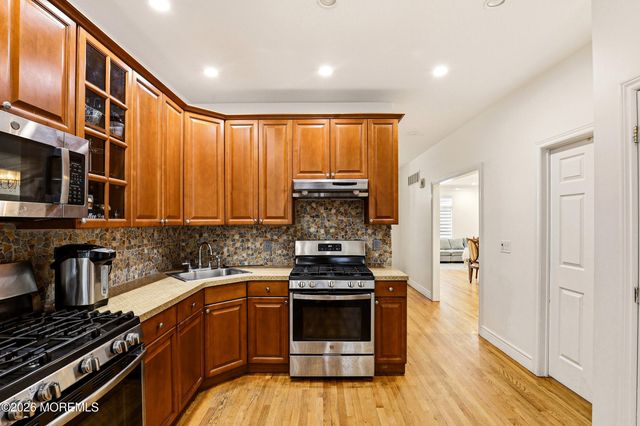 27 Windermere Street, Lakewood, NJ 08701