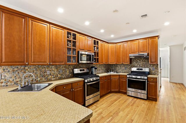27 Windermere Street, Lakewood, NJ 08701
