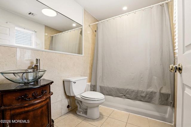 27 Windermere Street, Lakewood, NJ 08701