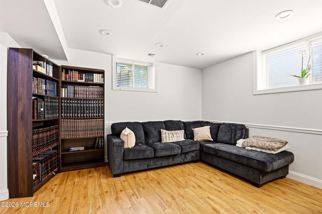 27 Windermere Street, Lakewood, NJ 08701
