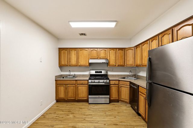 27 Windermere Street, Lakewood, NJ 08701