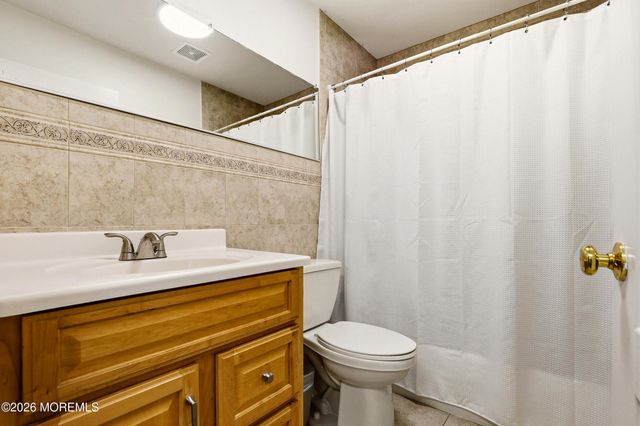 27 Windermere Street, Lakewood, NJ 08701