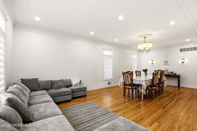 27 Windermere Street, Lakewood, NJ 08701