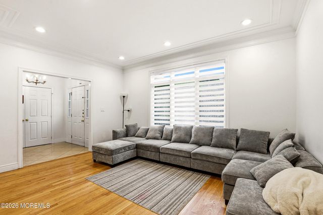 27 Windermere Street, Lakewood, NJ 08701