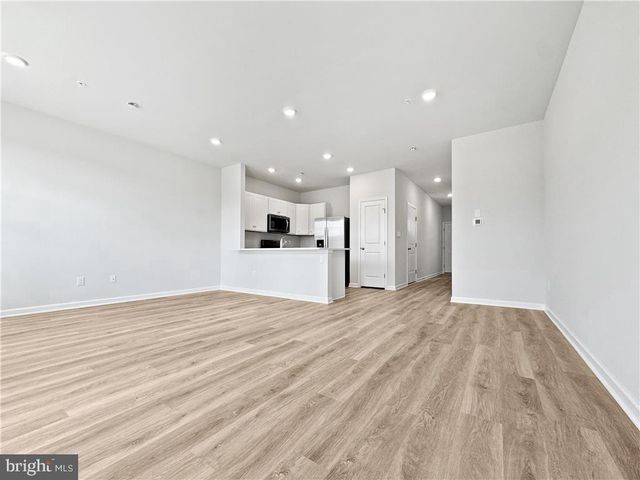 1181 MARTIN RD, Breinigsville, PA 18031