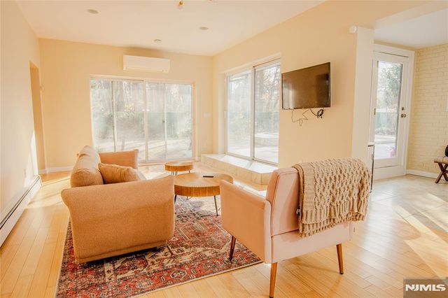 1 Ranch Court, Saddle Brook, NJ 07663