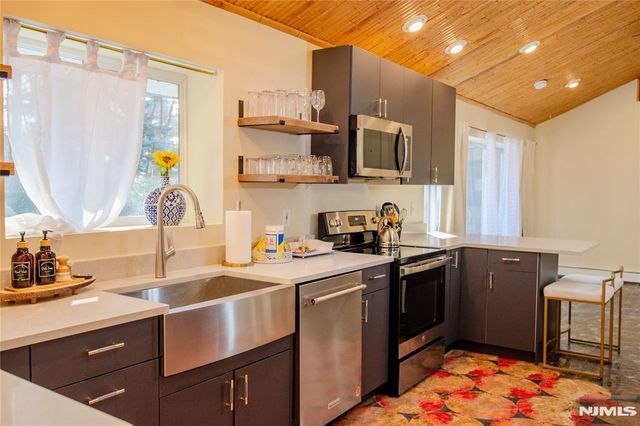 1 Ranch Court, Saddle Brook, NJ 07663