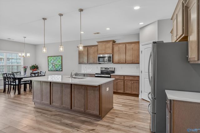 609 Magnolia Cove Lane, Hartselle, AL 35640