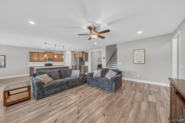 609 Magnolia Cove Lane, Hartselle, AL 35640