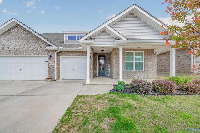 609 Magnolia Cove Lane, Hartselle, AL 35640
