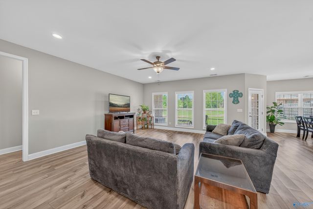 609 Magnolia Cove Lane, Hartselle, AL 35640